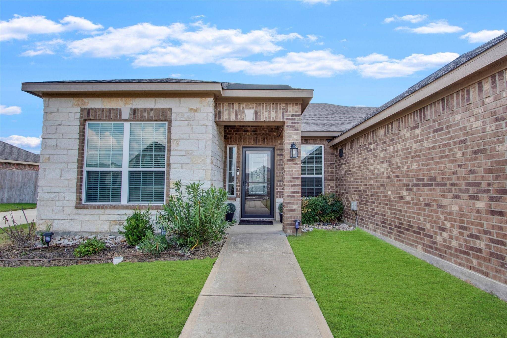 Glenn Heights, TX 75154,530 Roaring Springs Drive