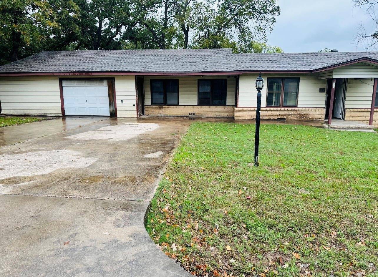 921 N Stewart Street, Azle, TX 76020