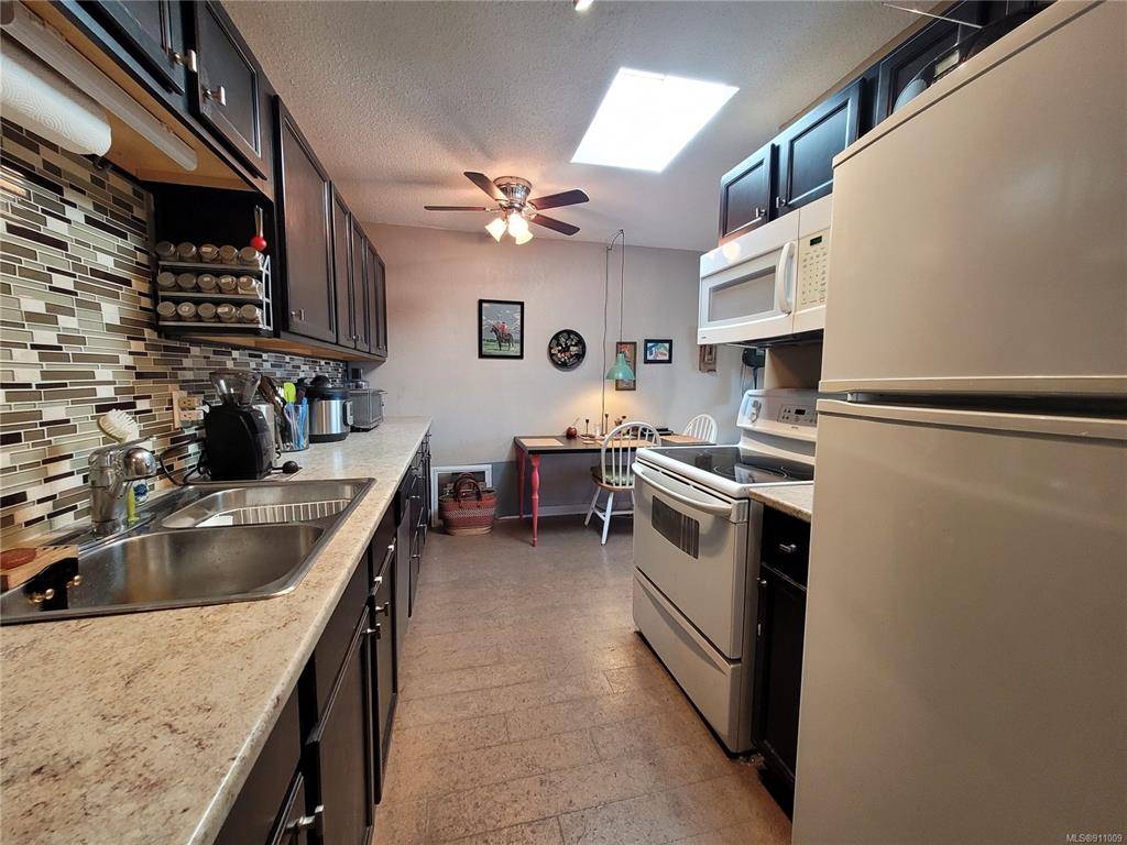 Duncan, BC V9L 1A2,156 Government St #303