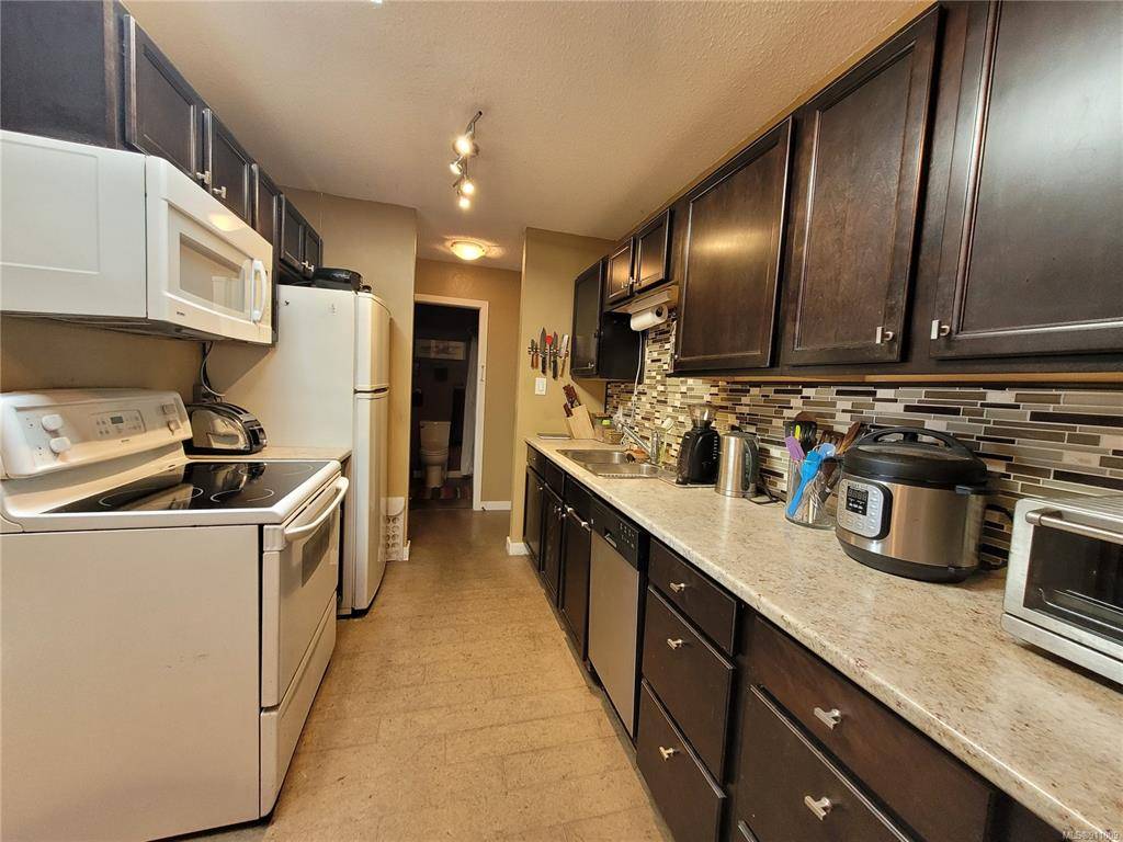 Duncan, BC V9L 1A2,156 Government St #303