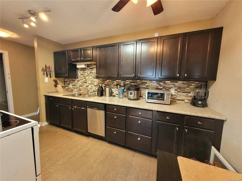 Duncan, BC V9L 1A2,156 Government St #303