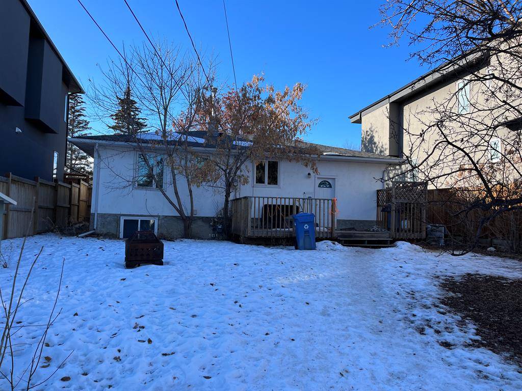 Calgary, AB T3E 3A9,2416 37 ST SW