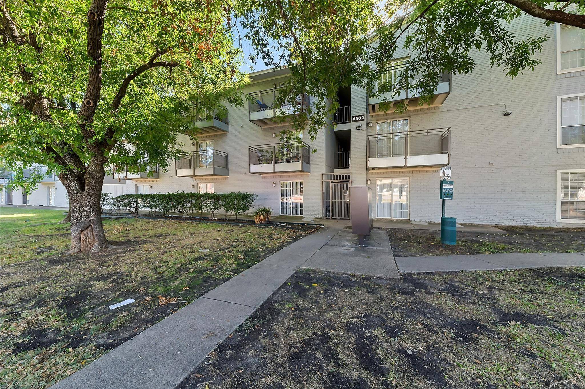 Dallas, TX 75246,4502 Gaston Avenue #323