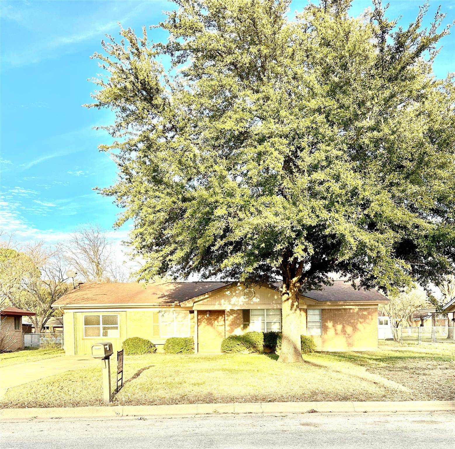 Brownwood, TX 76801,2206 12th Street