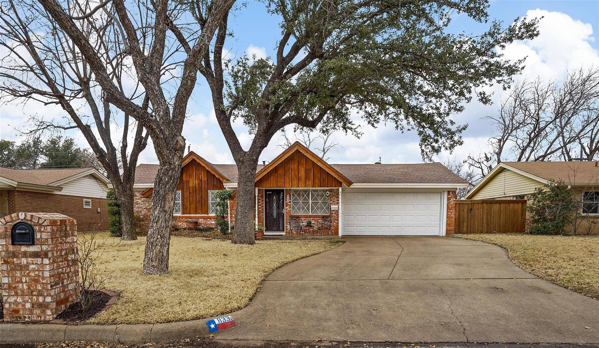 White Settlement, TX 76108,833 Saddle Road