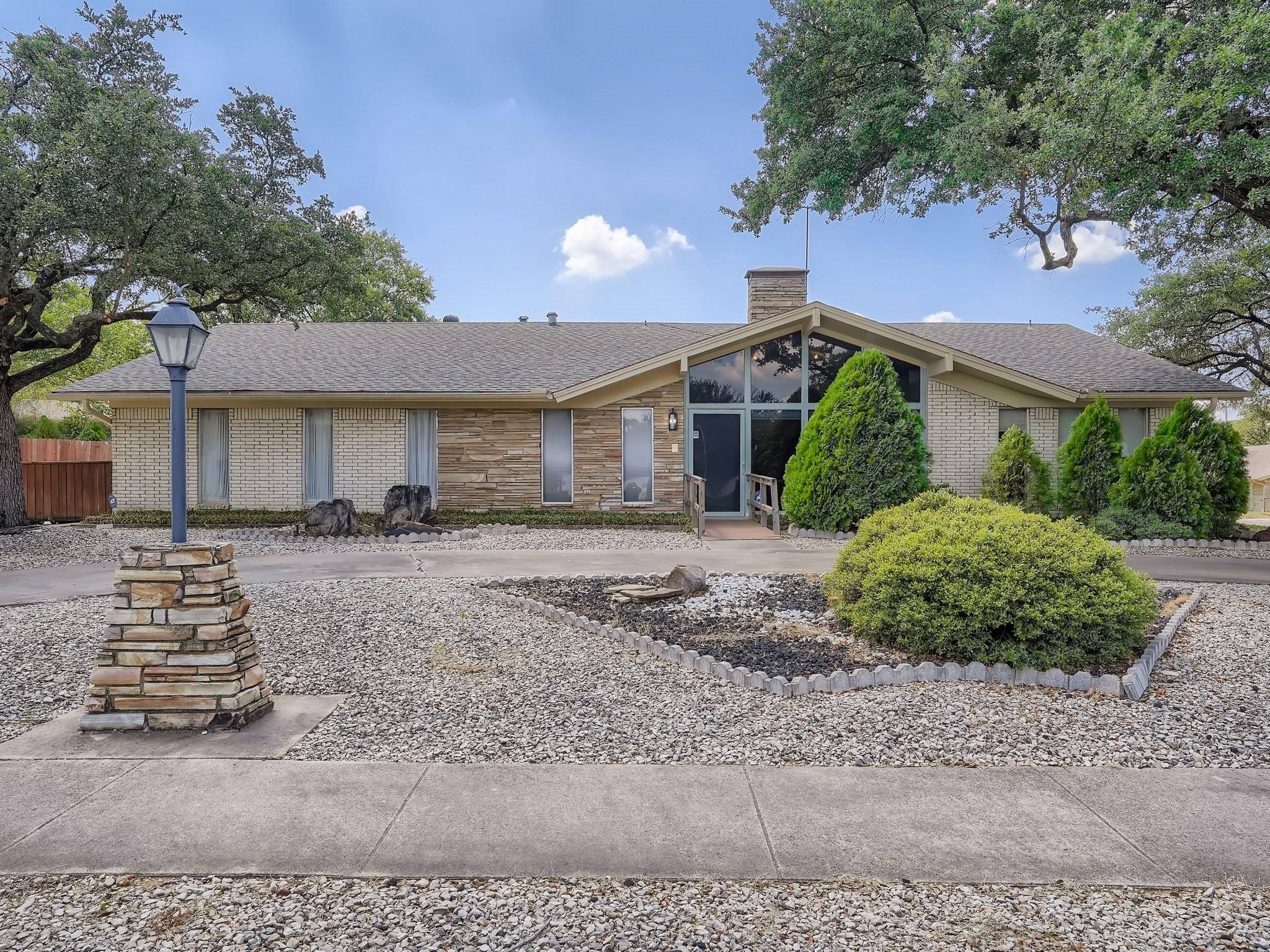 Pantego, TX 76013,7 Country Club Court