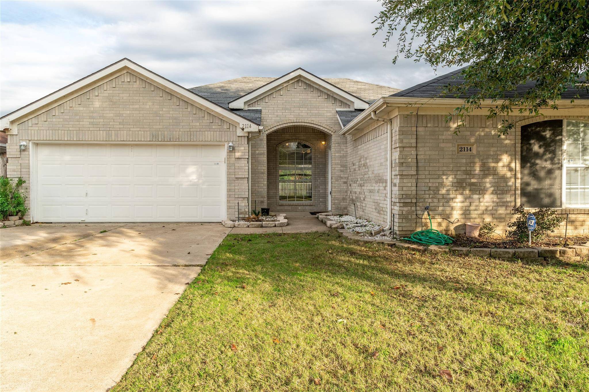 Arlington, TX 76018,2114 Hickory Wood Trail