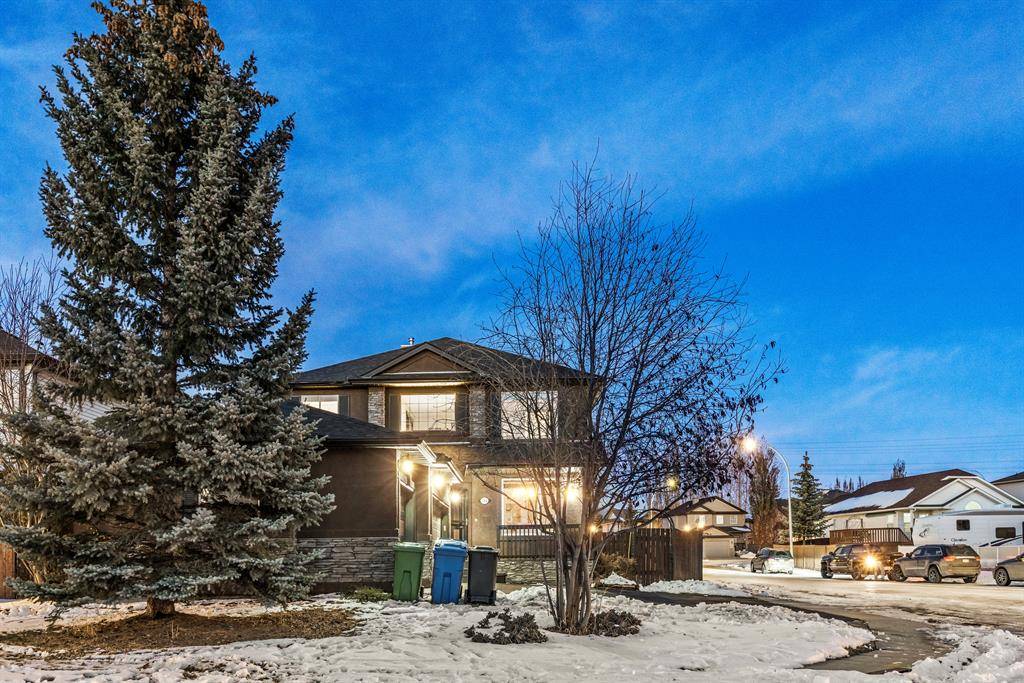 Chestermere, AB T1X 1L1,104 Oakmere PL