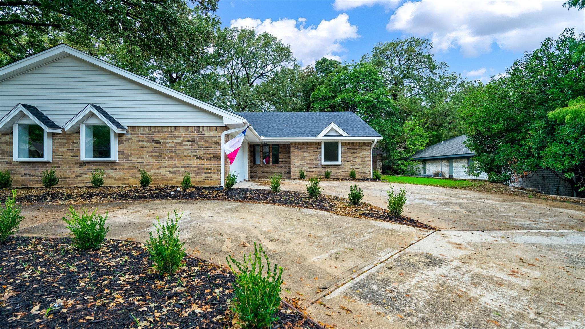 Grapevine, TX 76051,2854 Creekwood Drive