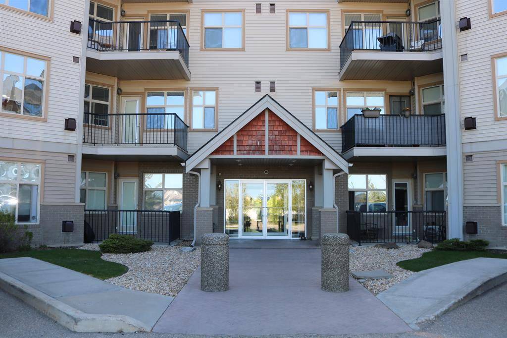 Sylvan Lake, AB T4S 0A4,100 Lakeway BLVD #102