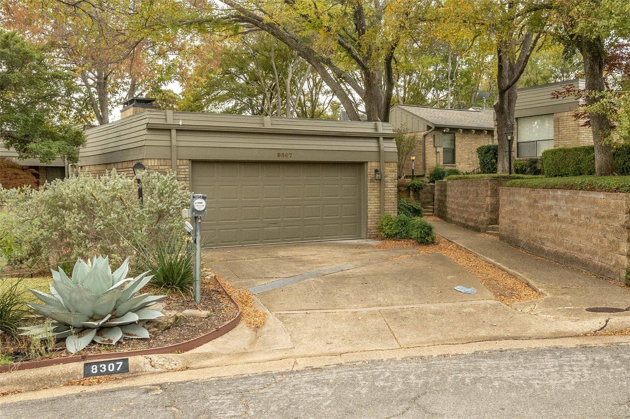 Dallas, TX 75231,8307 Southmeadow Circle