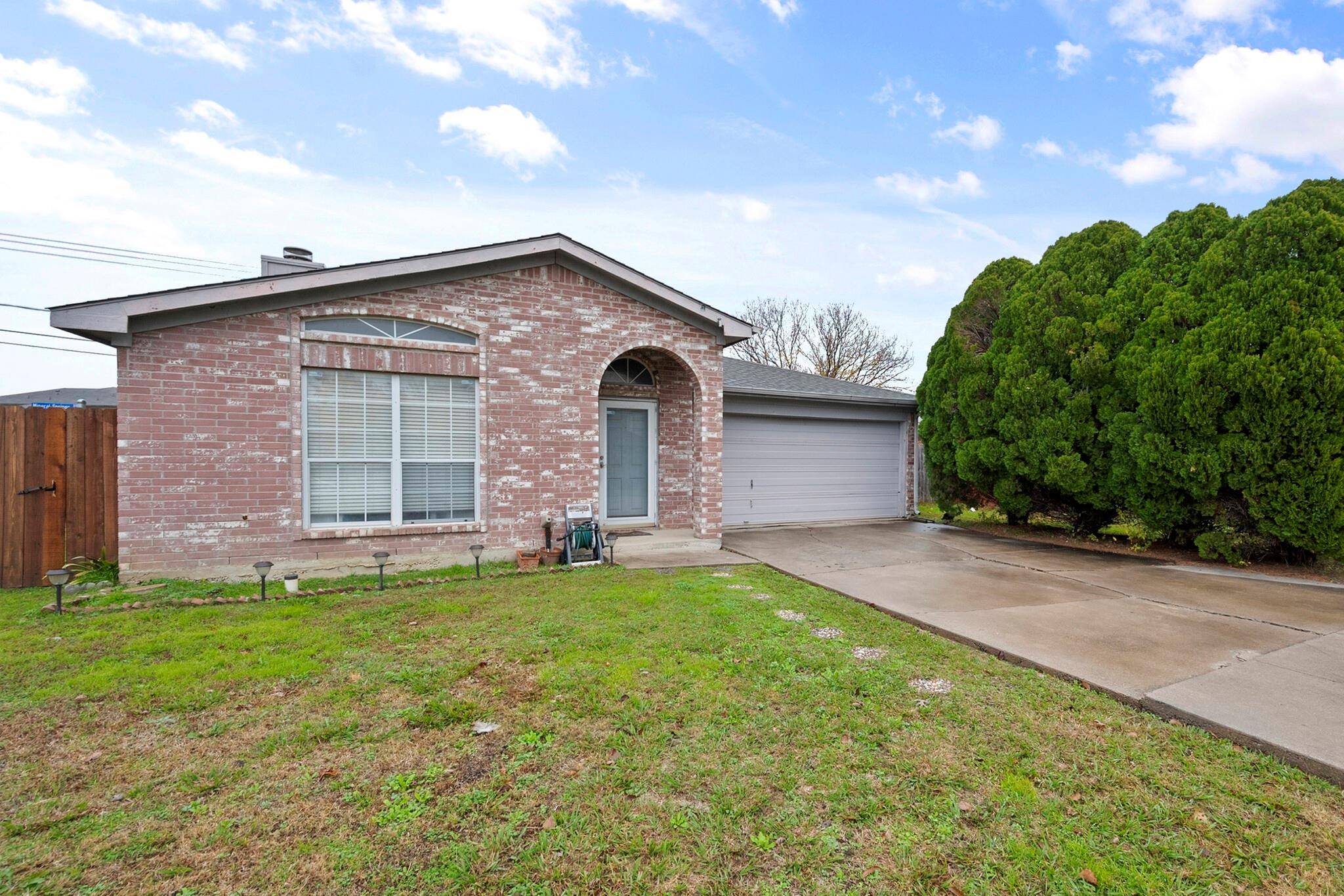 Arlington, TX 76001,935 Packard Drive