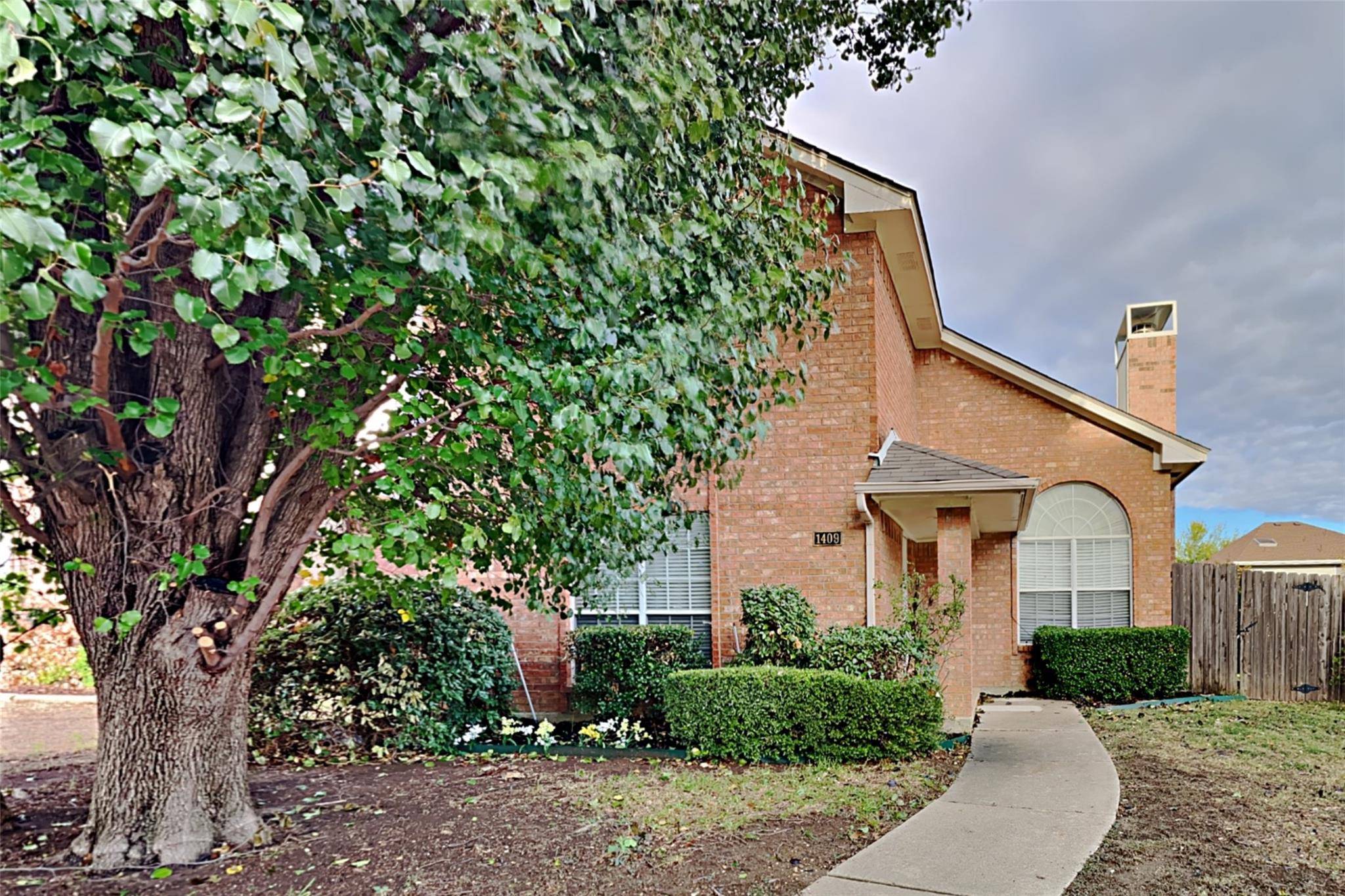 Carrollton, TX 75007,1409 Ranchview Court