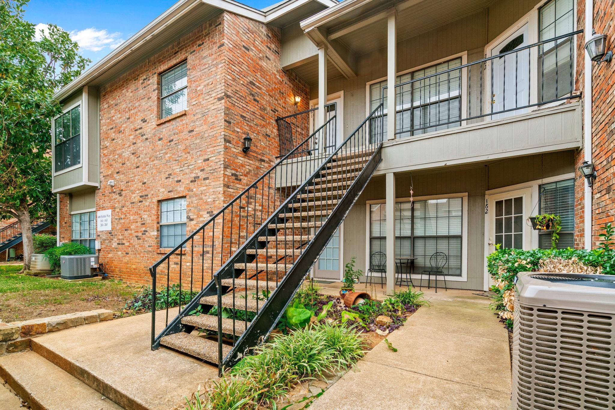 Arlington, TX 76006,400 Pebble Way #261