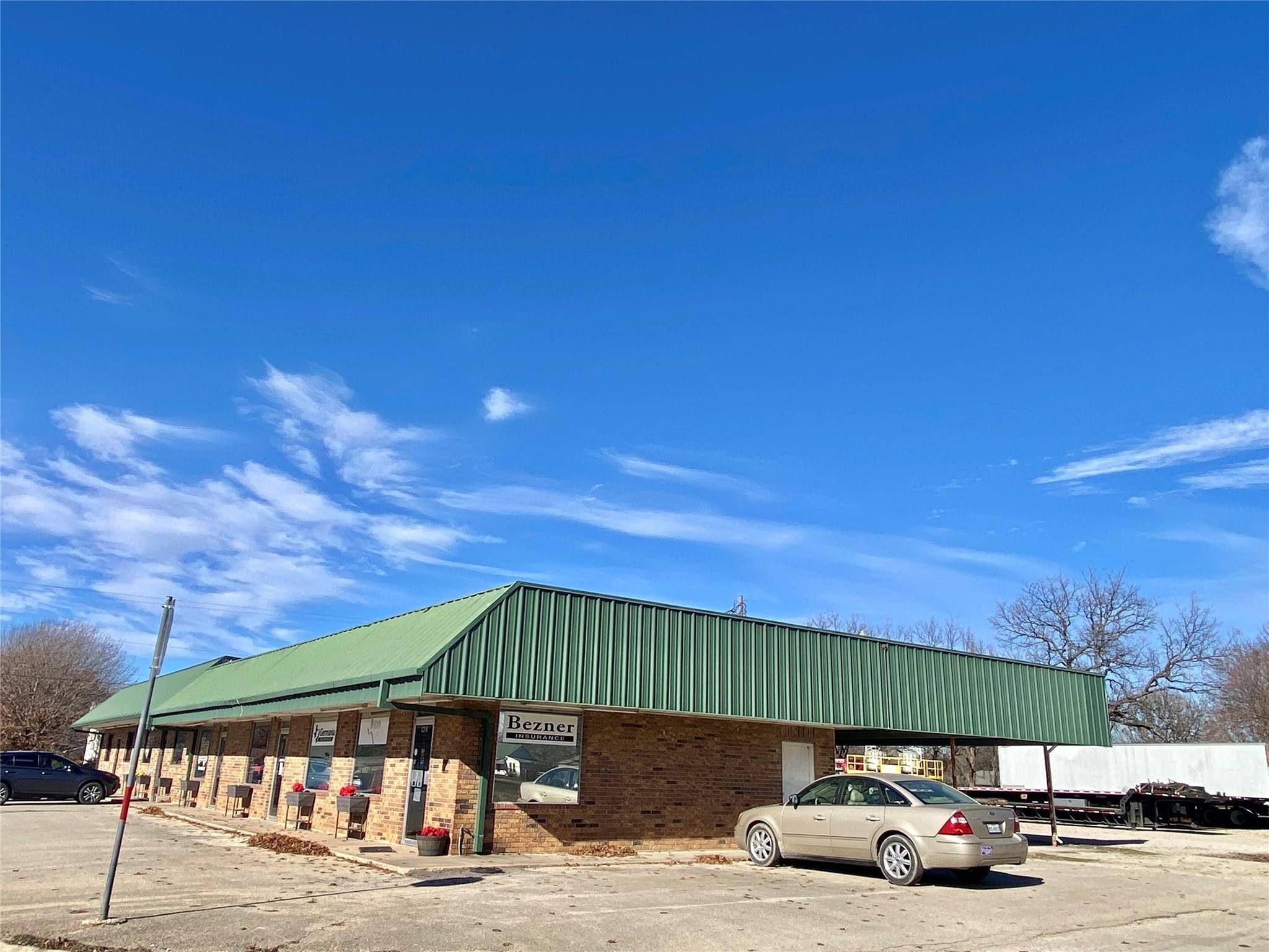 Lindsay, TX 76250,119 E Main Street