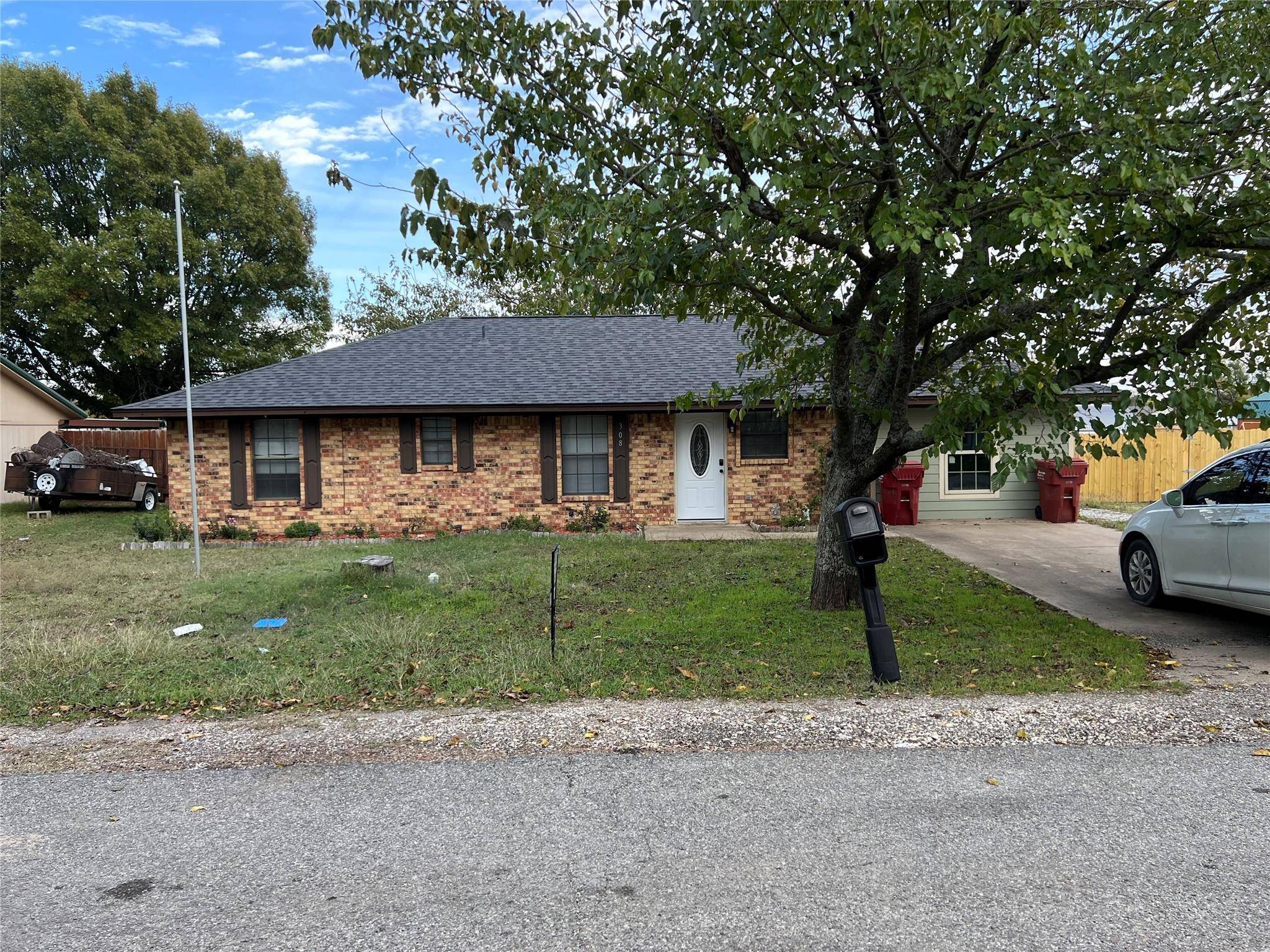 Leonard, TX 75452,308 N Pecan Street