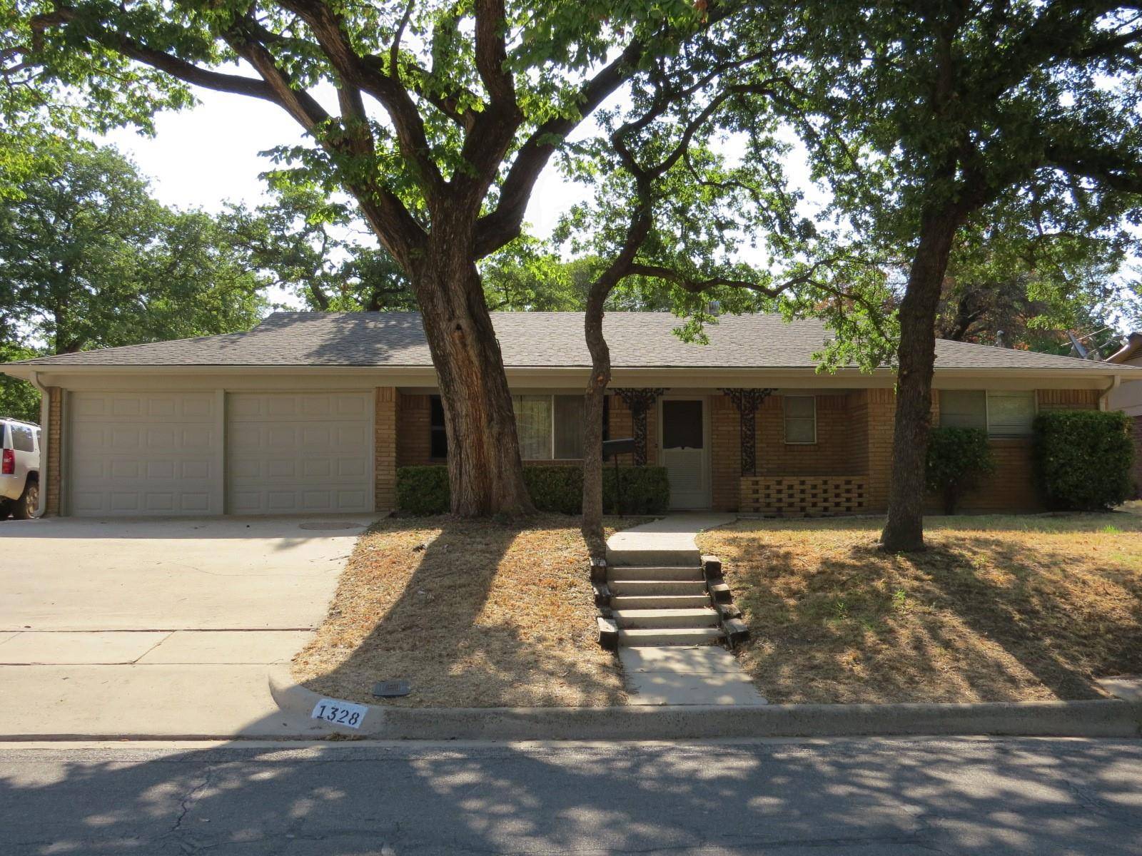 Hurst, TX 76053,1328 Brookside Drive