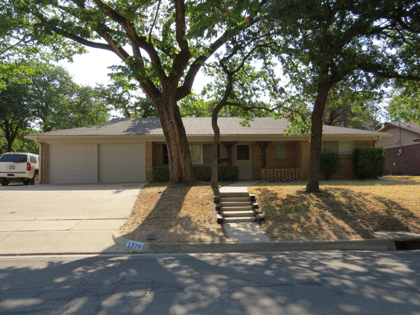 Hurst, TX 76053,1328 Brookside Drive