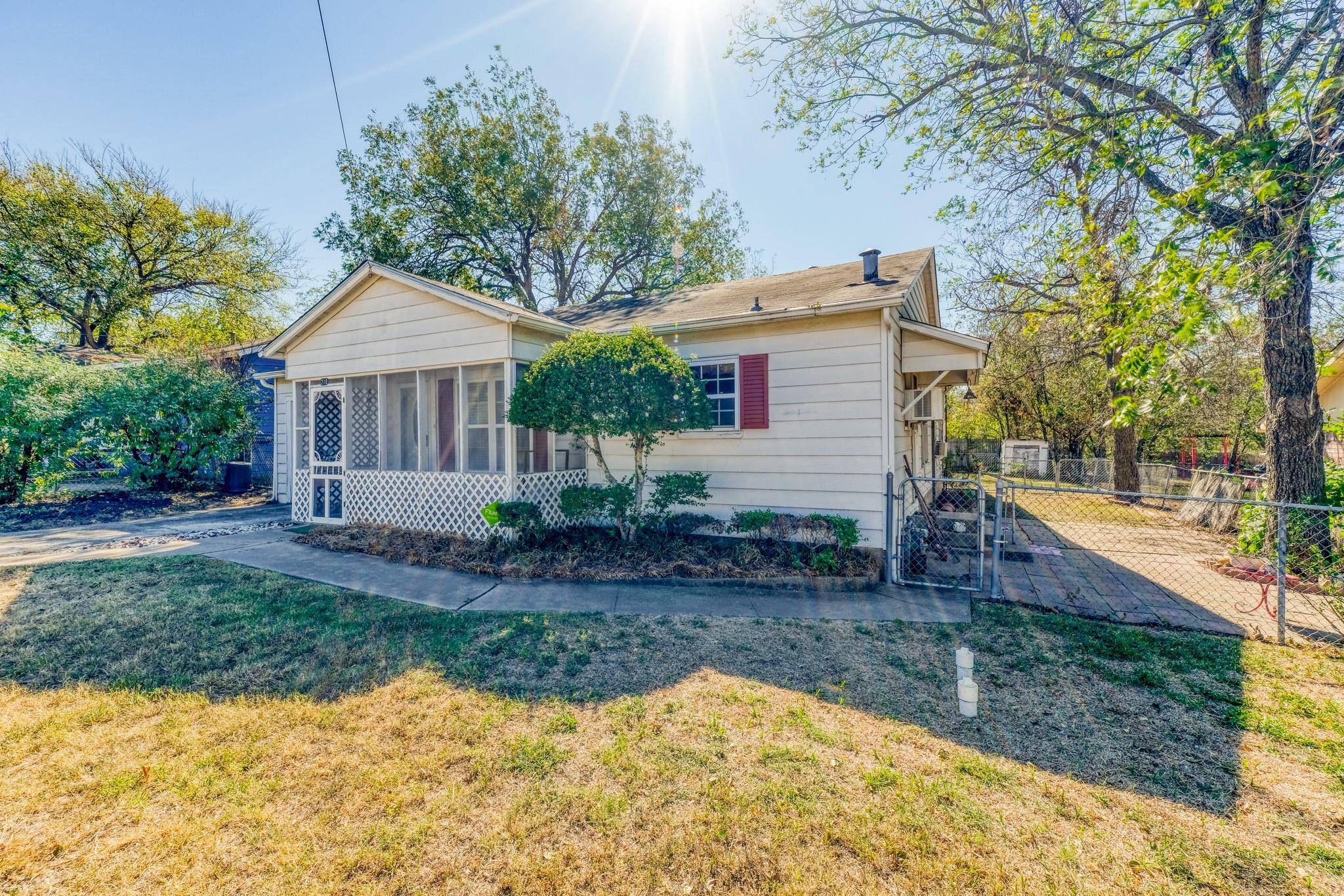 Weatherford, TX 76086,210 E 6th Street