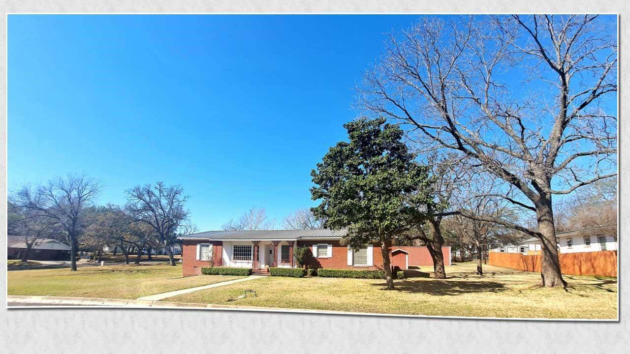 Lampasas, TX 76550,204 S Arnold Street