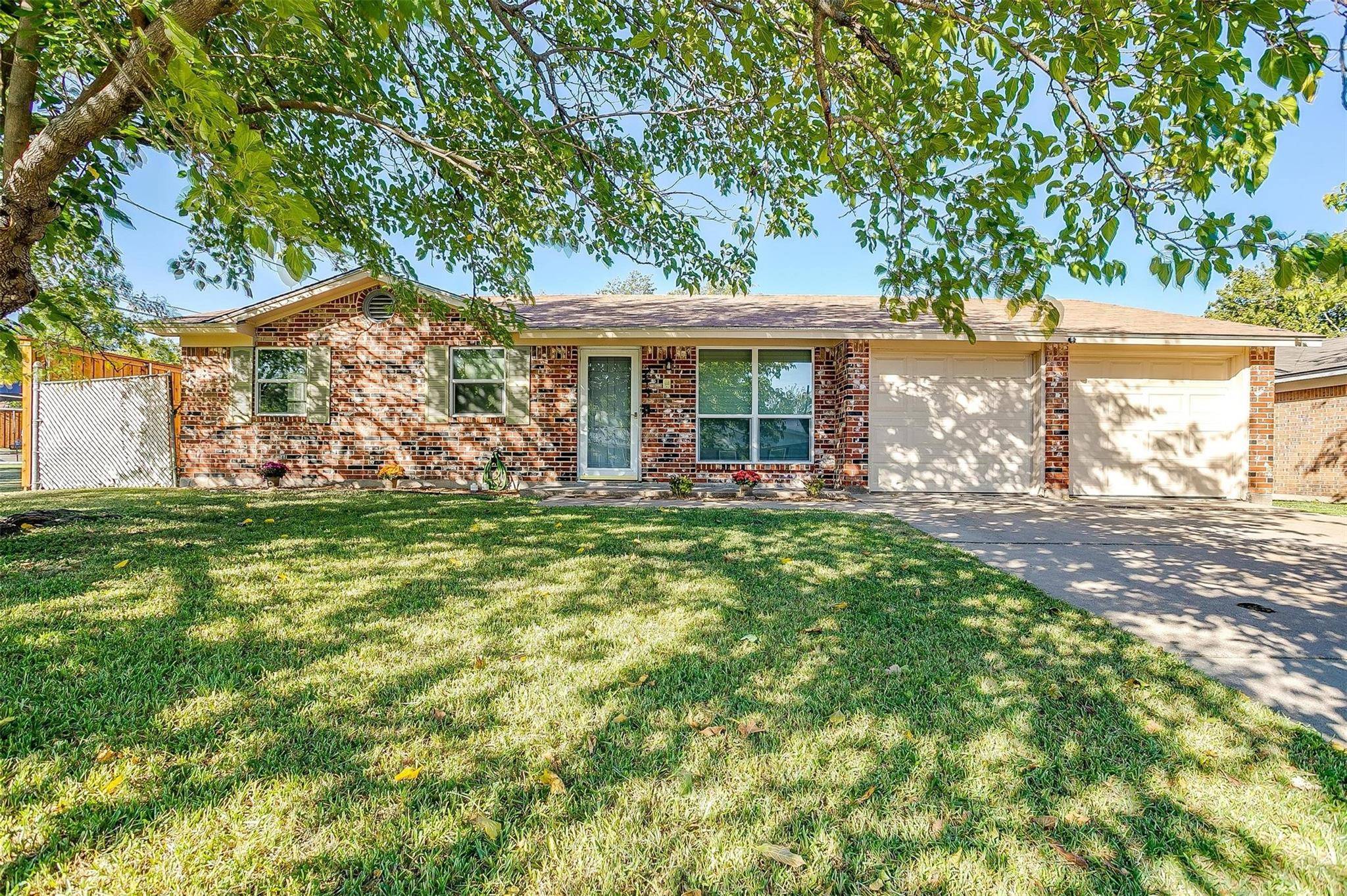 Burleson, TX 76028,213 NE Cindy Lane