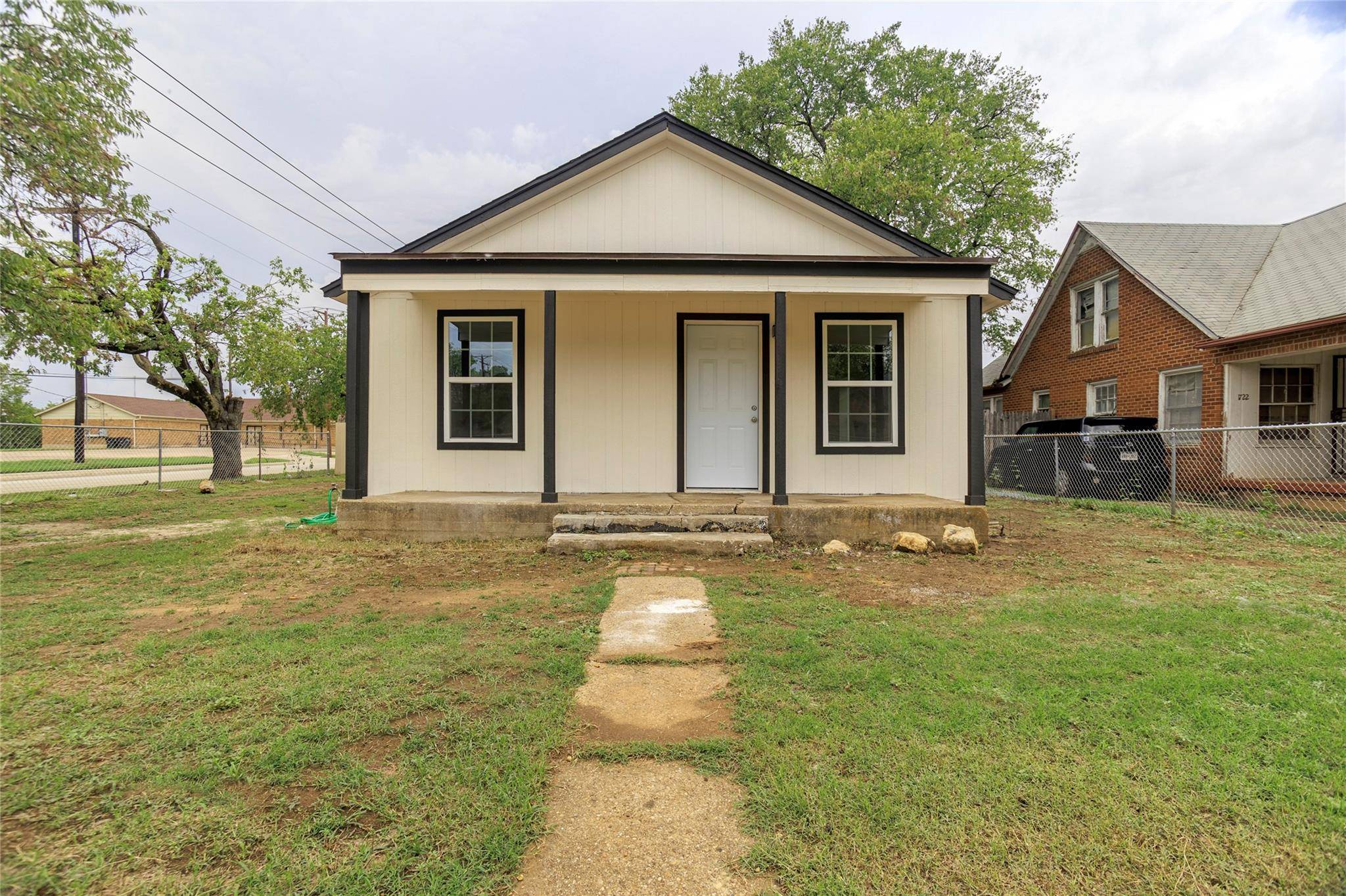 Fort Worth, TX 76104,1724 Ash Crescent Street