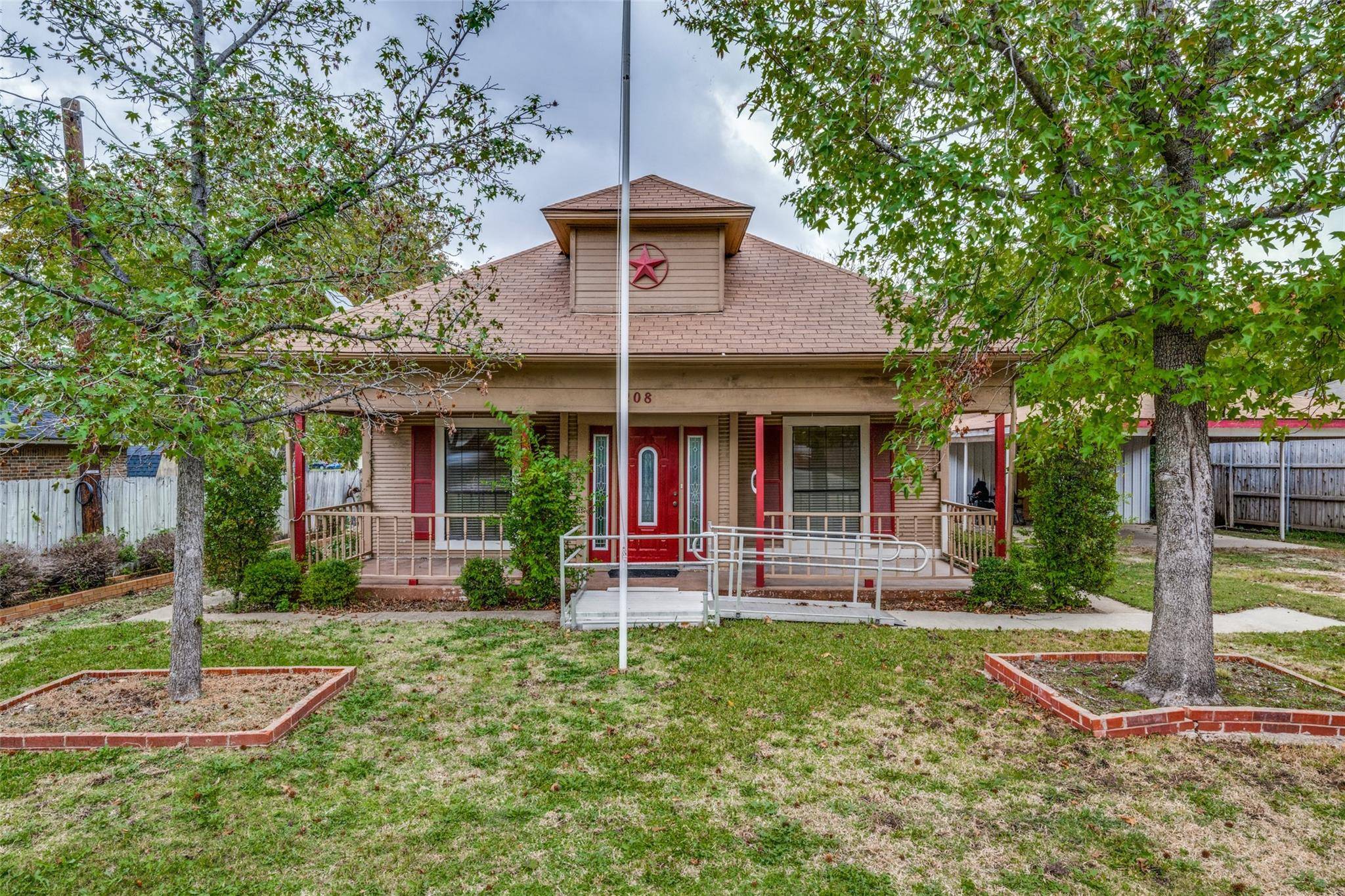 Sanger, TX 76266,208 S 5th Street