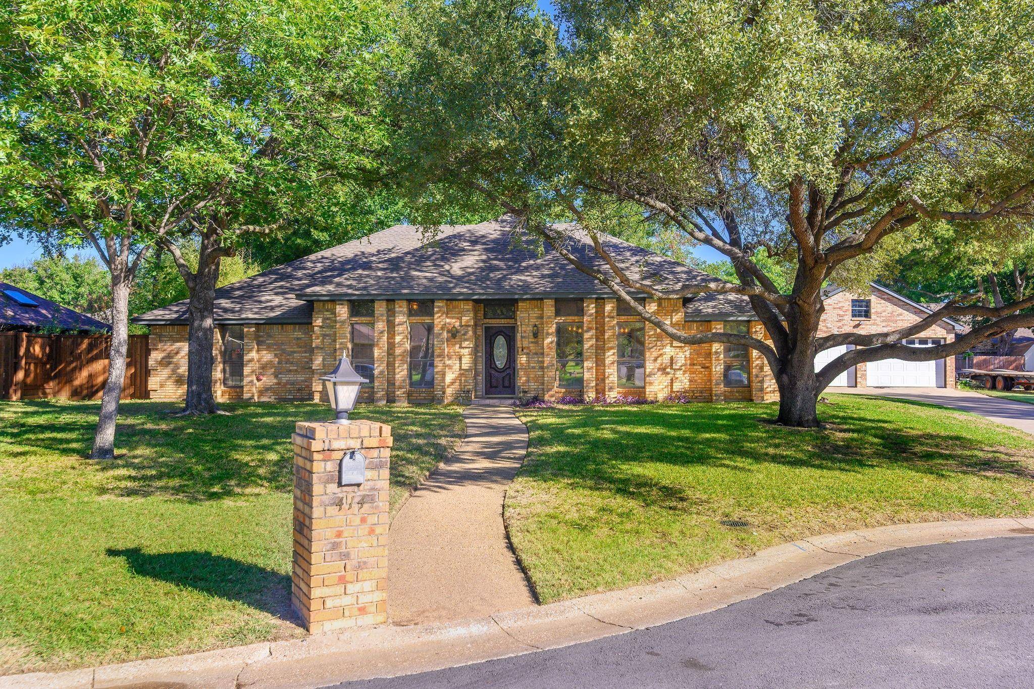 Highland Village, TX 75077,414 Willow Way