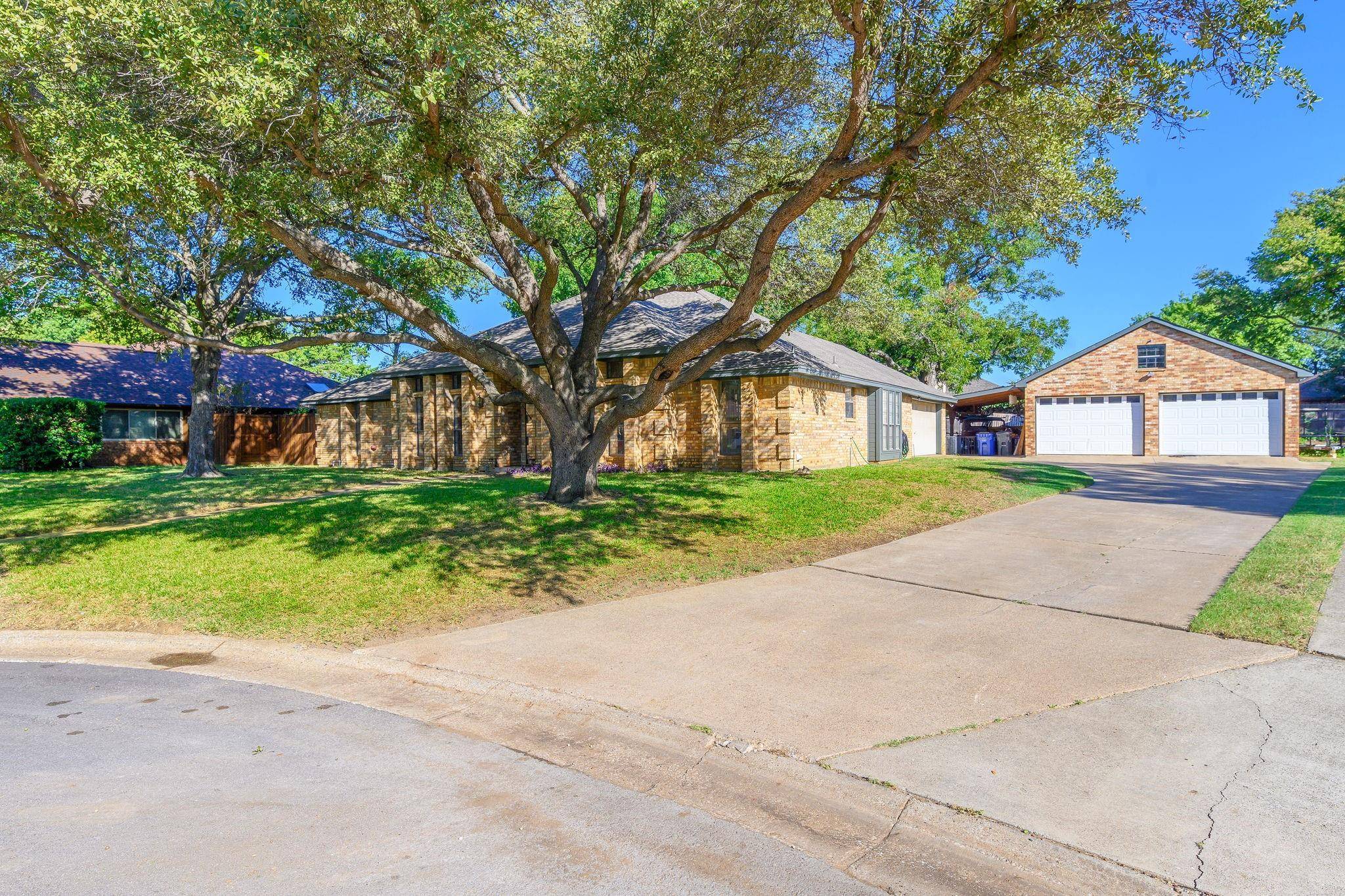 Highland Village, TX 75077,414 Willow Way