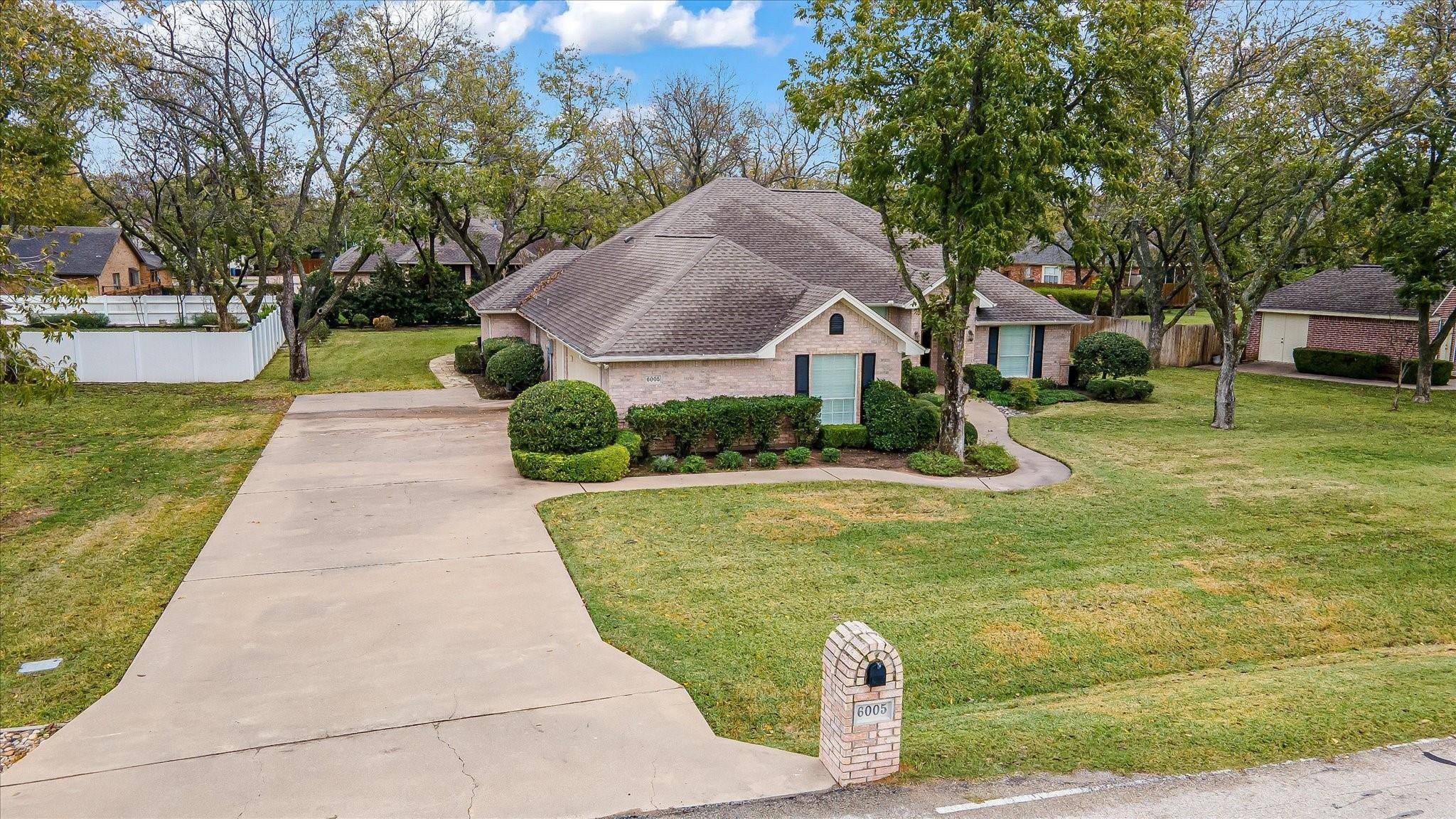 Granbury, TX 76049,6005 Nutcracker Drive