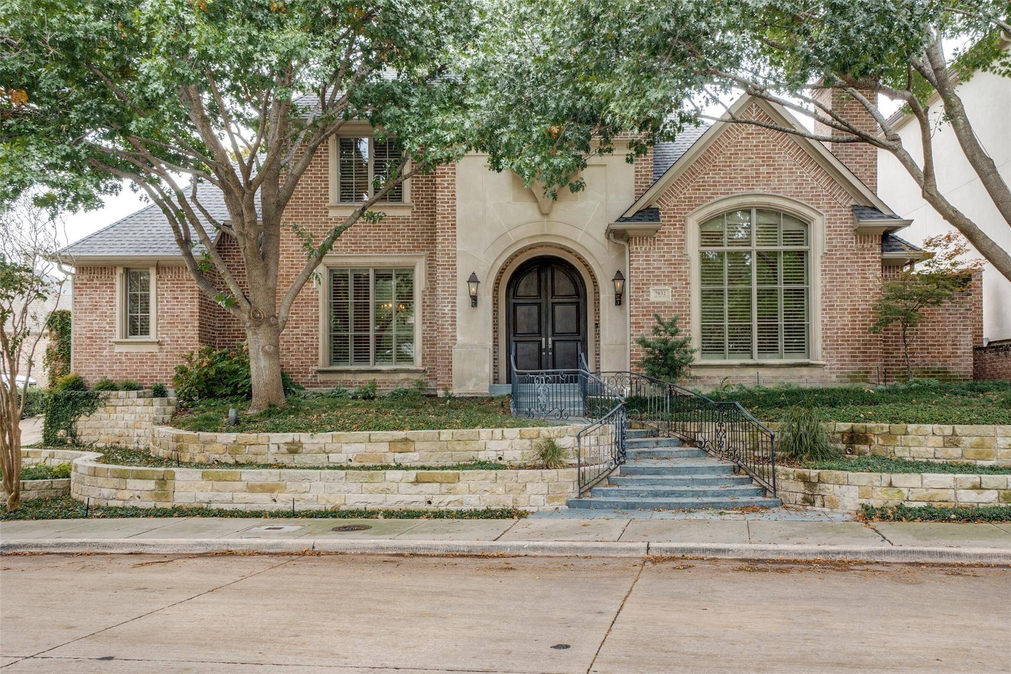 Dallas, TX 75230,7032 Lake Edge Drive