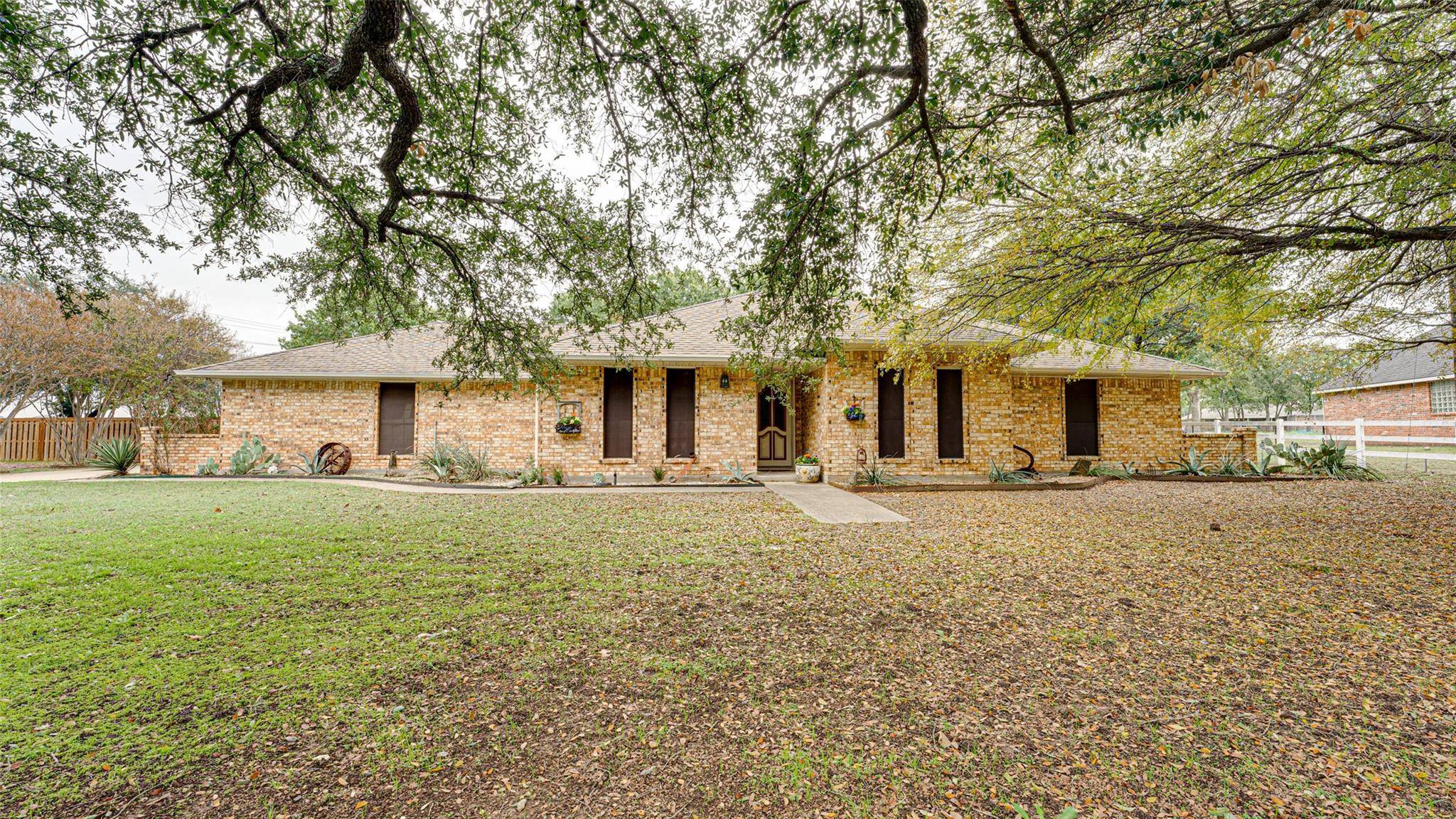 Oak Leaf, TX 75154,912 Little Creek Trail