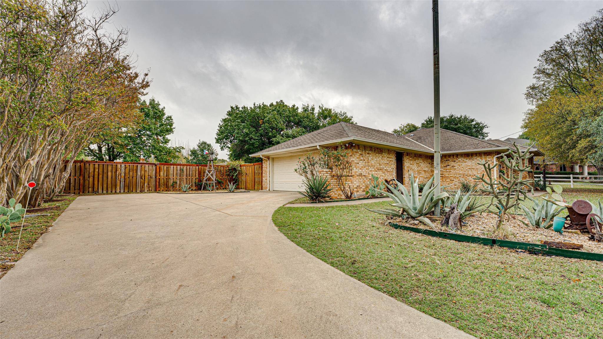 Oak Leaf, TX 75154,912 Little Creek Trail