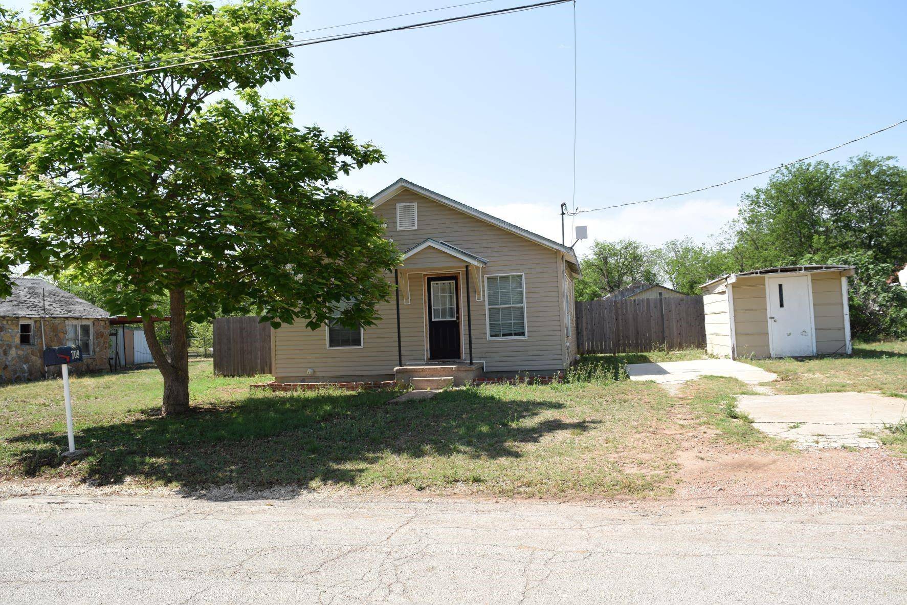 Coleman, TX 76834,709 W 12th Street