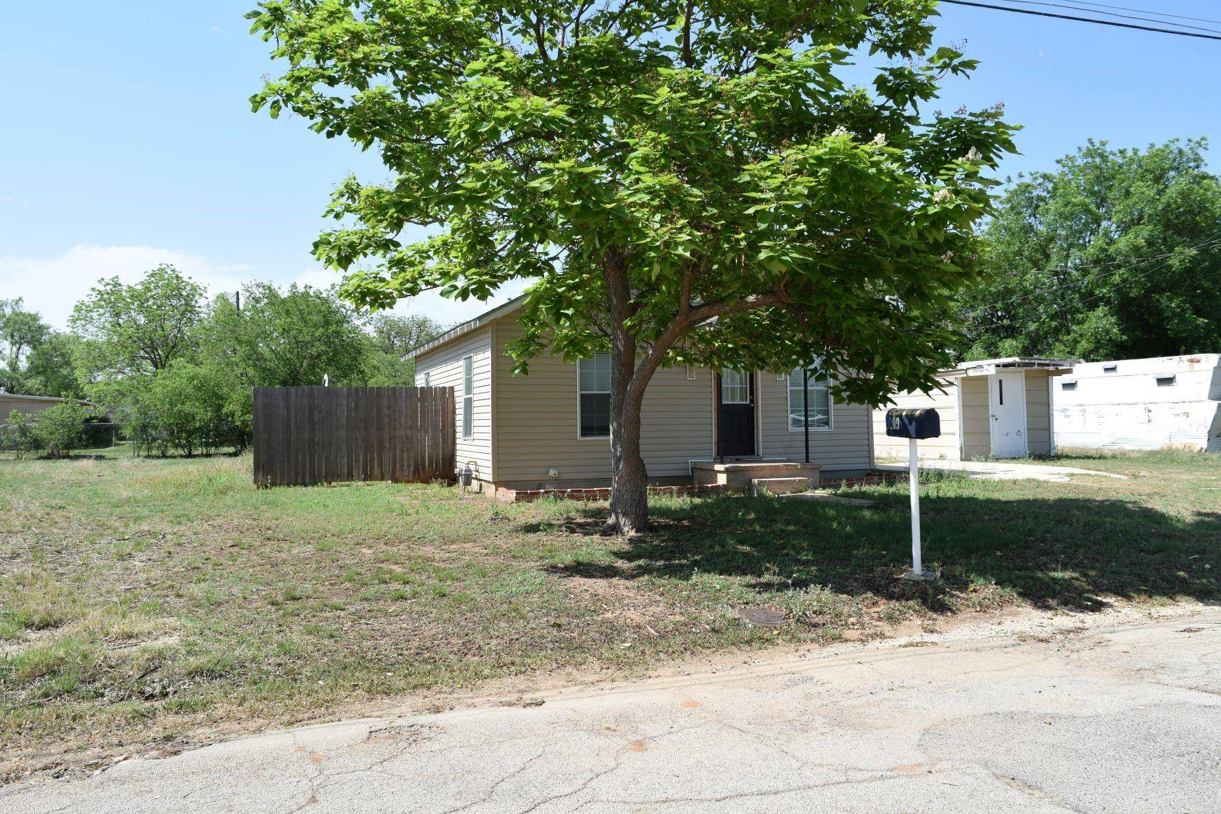 Coleman, TX 76834,709 W 12th Street