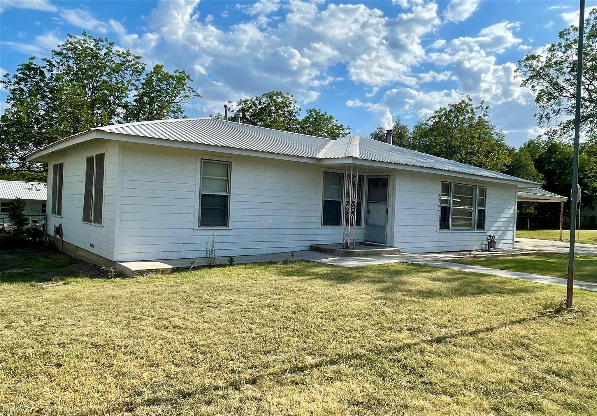 Goldthwaite, TX 76844,1507 W Queen Street