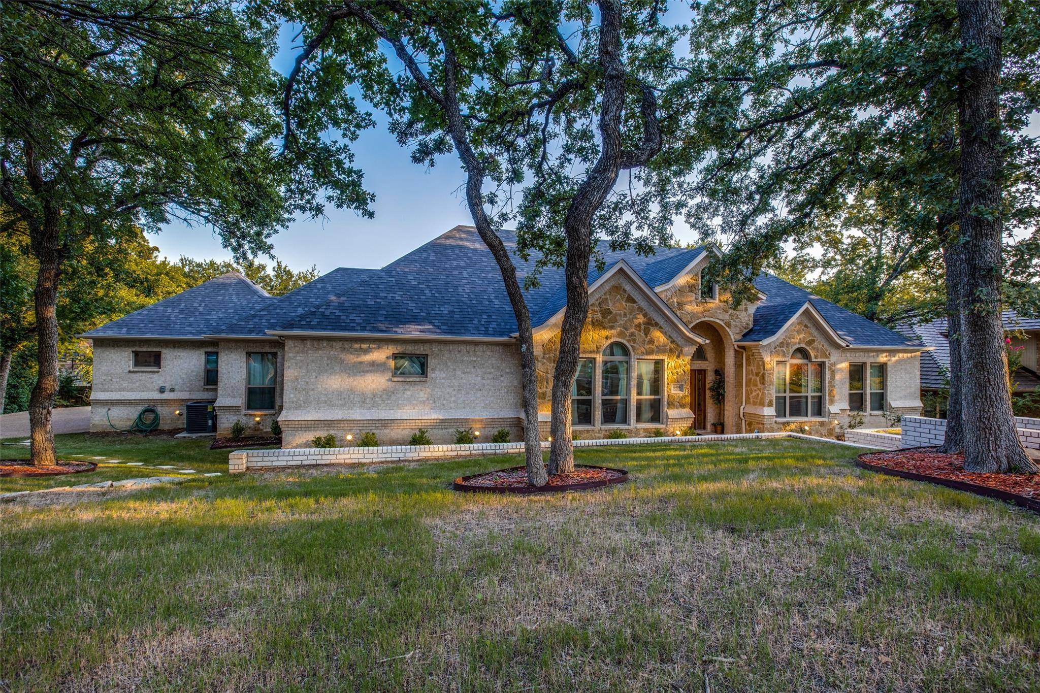 Arlington, TX 76016,6406 Mountain Lake Court