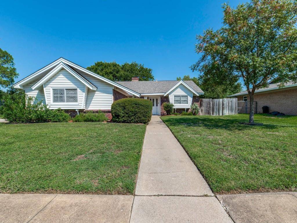 Hurst, TX 76053,440 Fieldwood Terrace