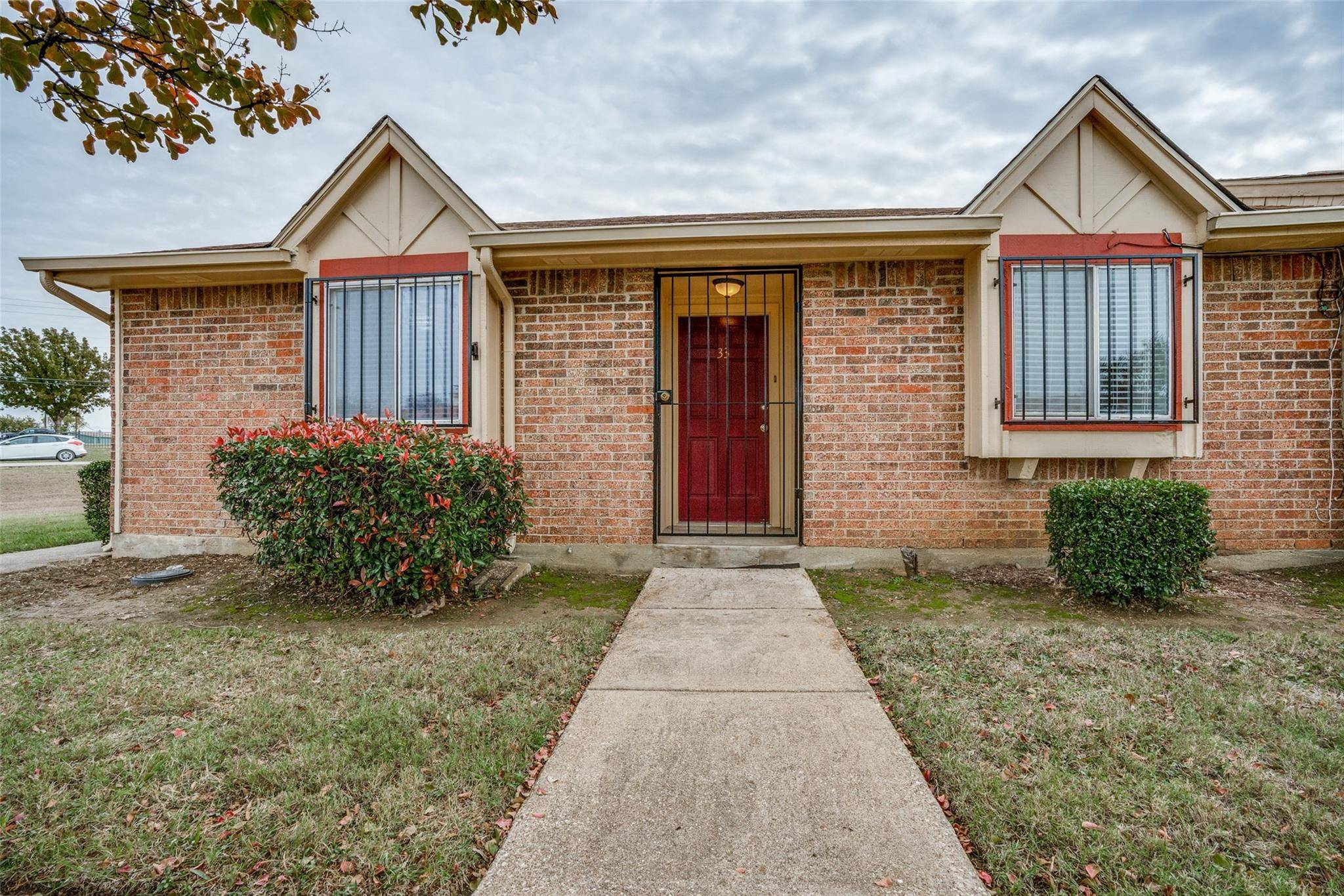 Grand Prairie, TX 75052,33 E Townhouse Lane