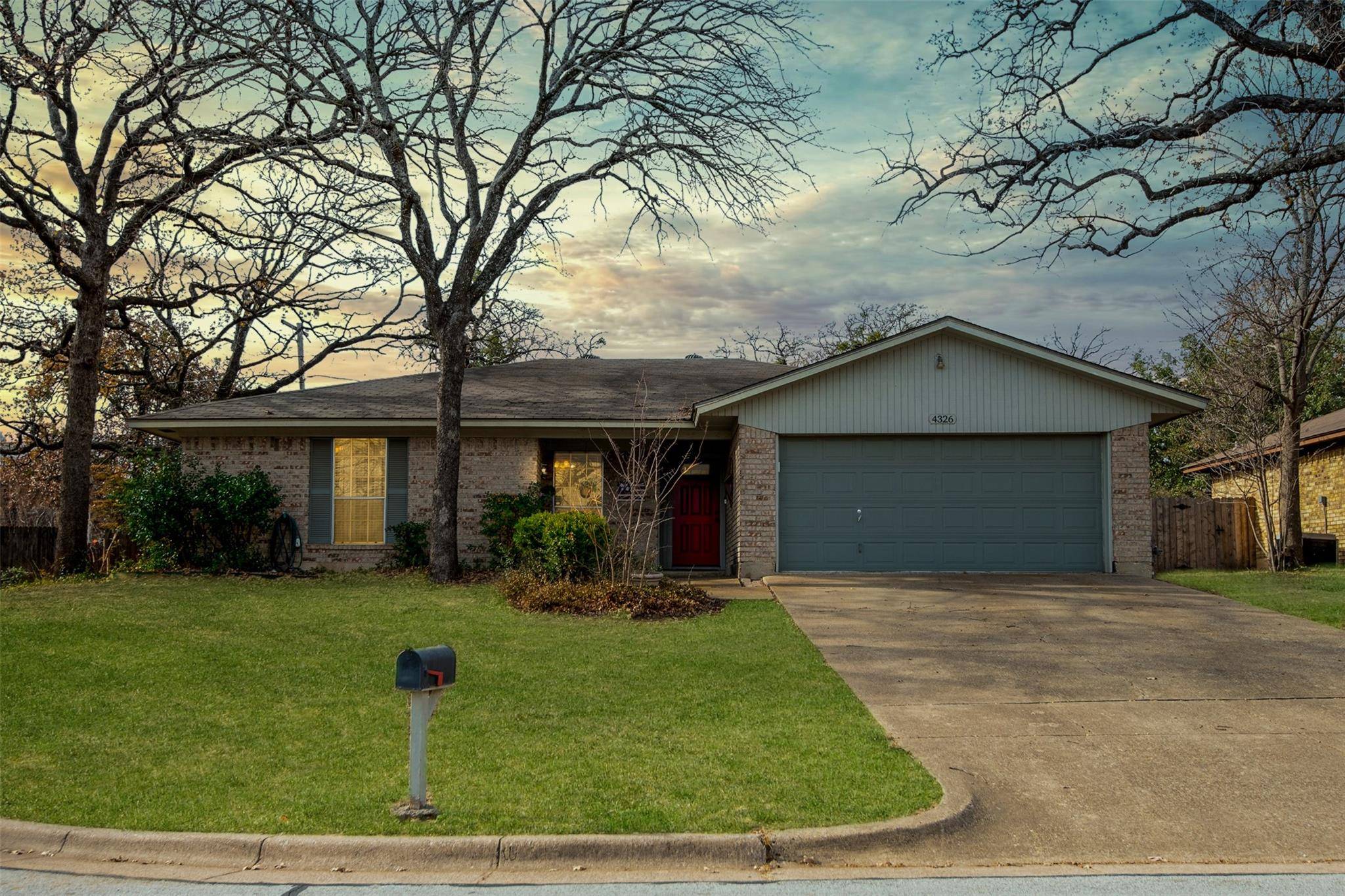 Arlington, TX 76016,4326 Rockwood Trail