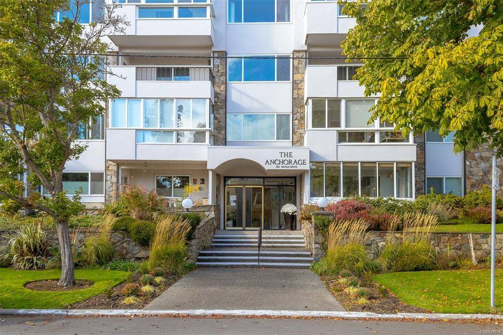 Oak Bay, BC V8S 2N5,1312 Beach Dr #303