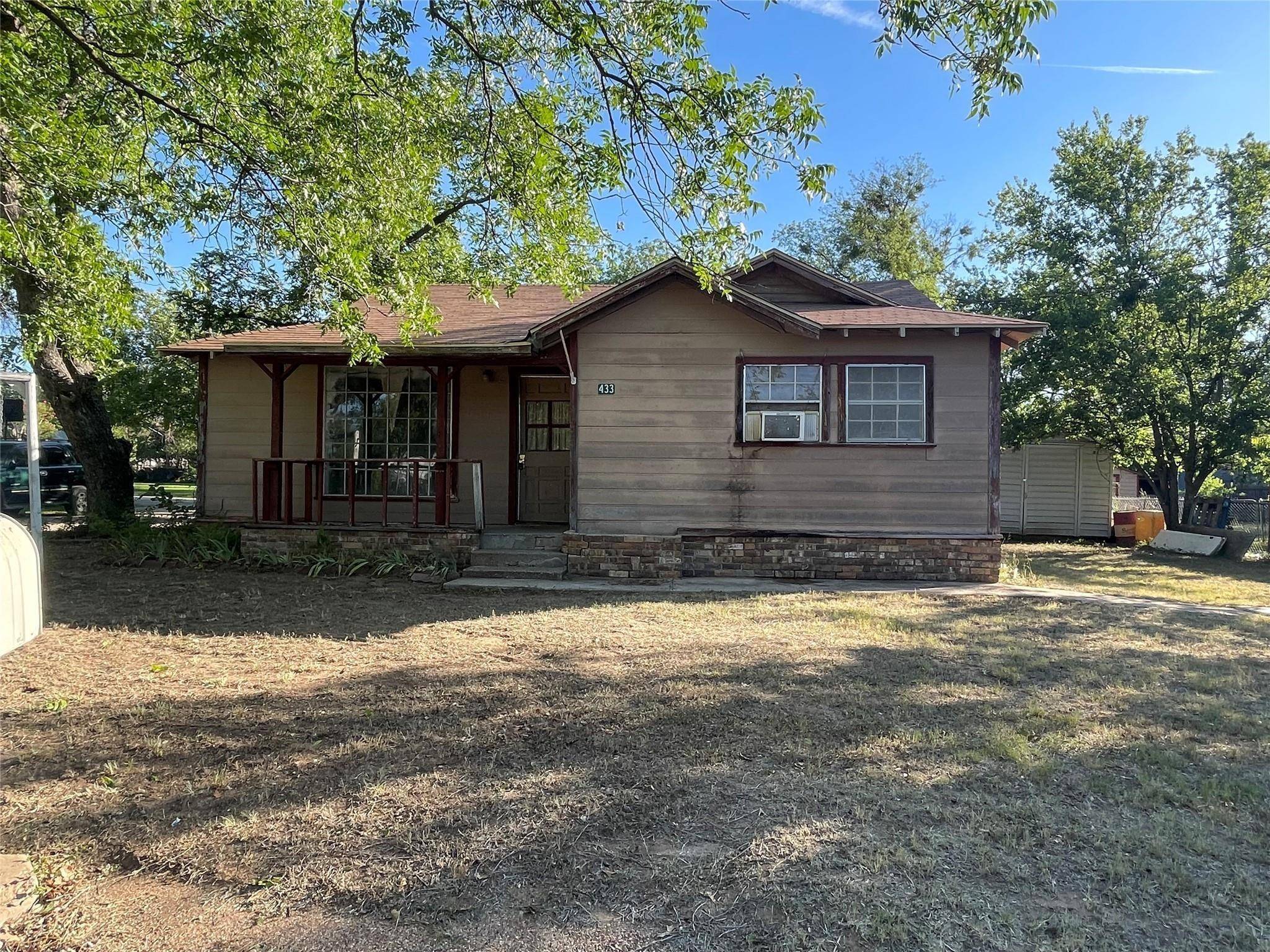 De Leon, TX 76444,433 W Hampton Avenue