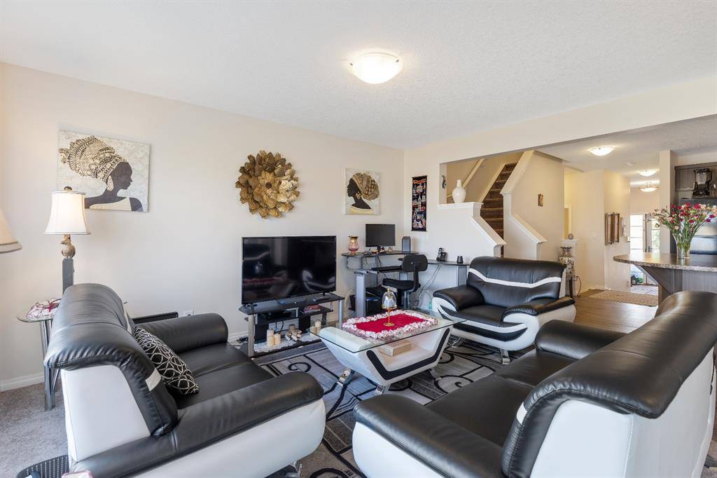 Airdrie, AB T4B 4J1,209 Hillcrest SQ SW