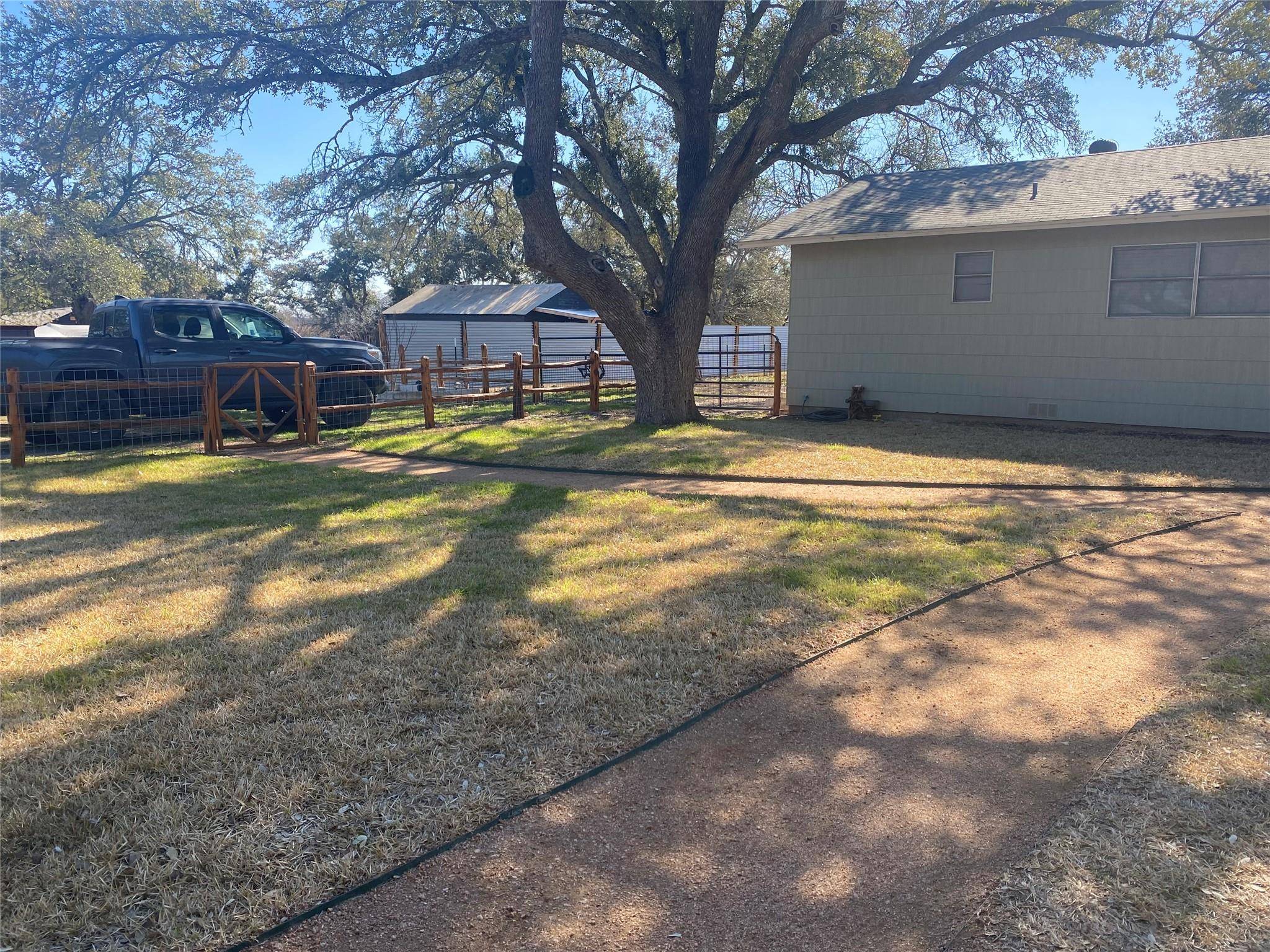 Harper, TX 78631,105 Oak Avenue