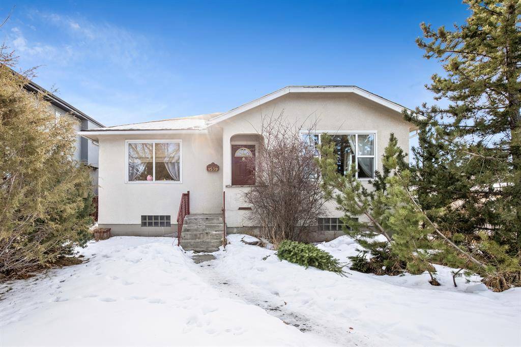 Calgary, AB T2M 1R2,1539 22 AVE NW