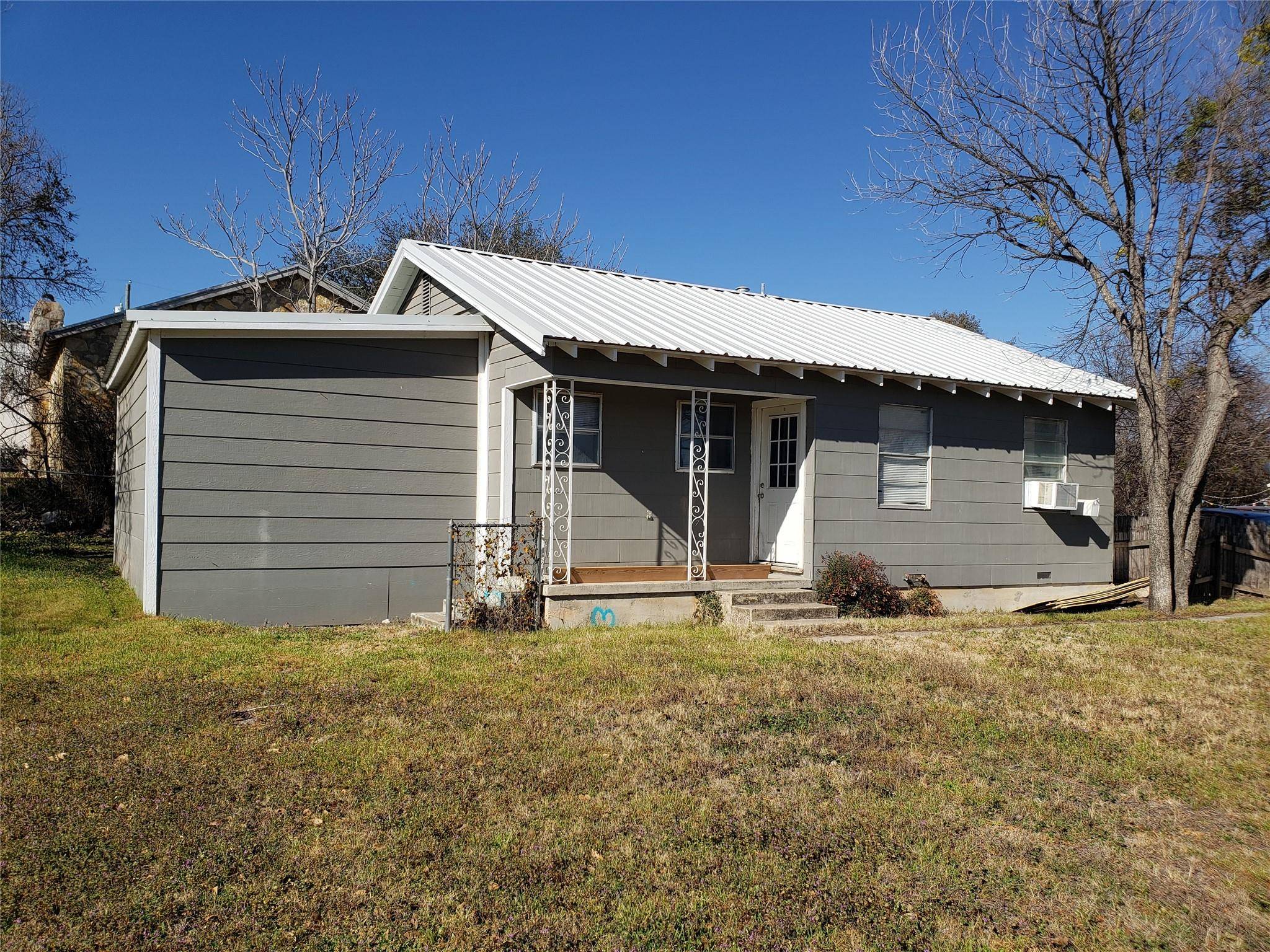 Comanche, TX 76442,108 E Neely Avenue