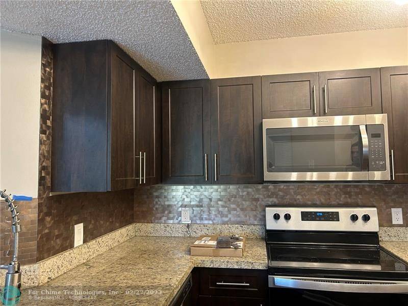 Coral Springs, FL 33067,8701 Wiles Rd  #306