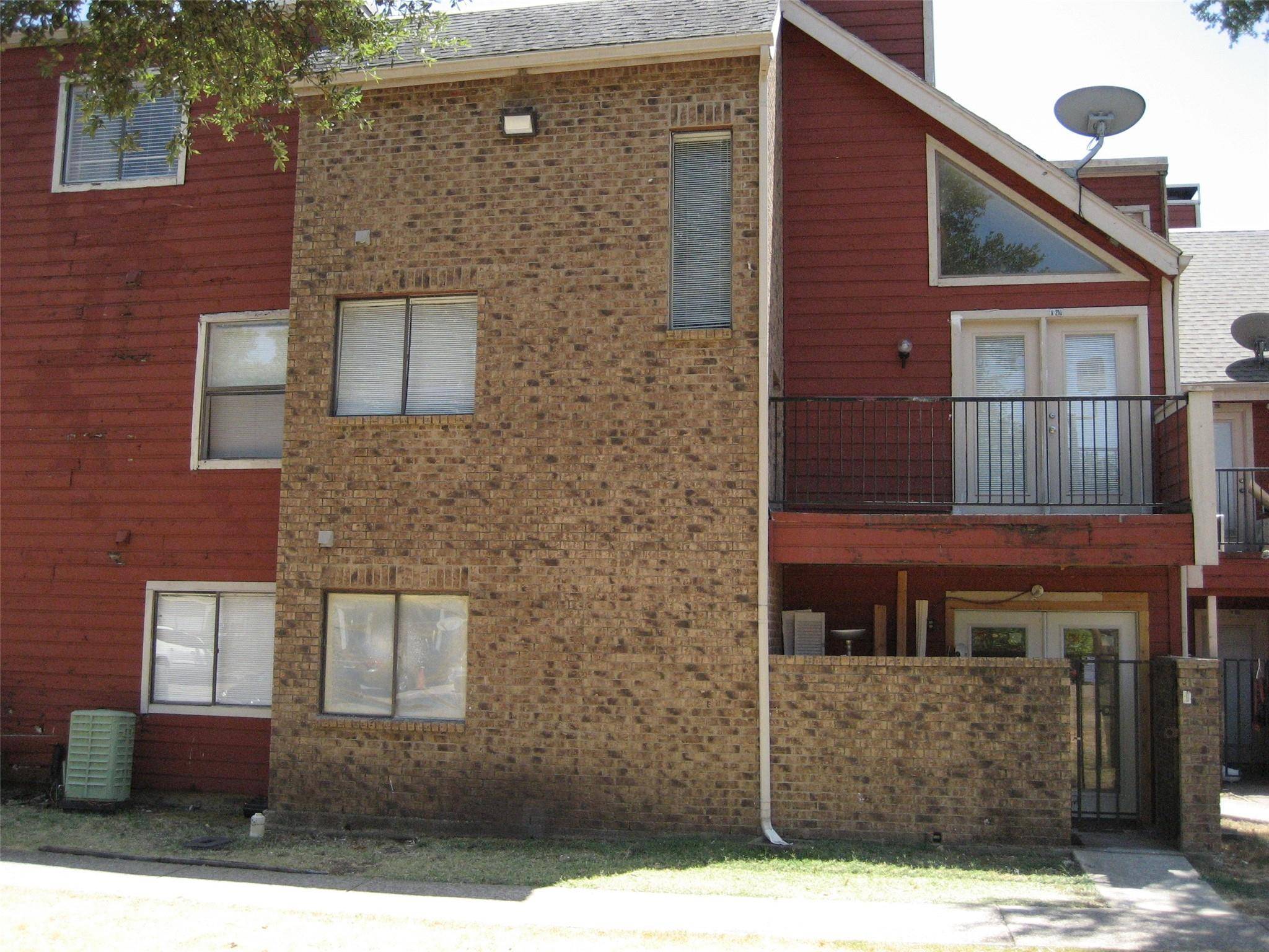 Dallas, TX 75243,9827 Walnut Street #210