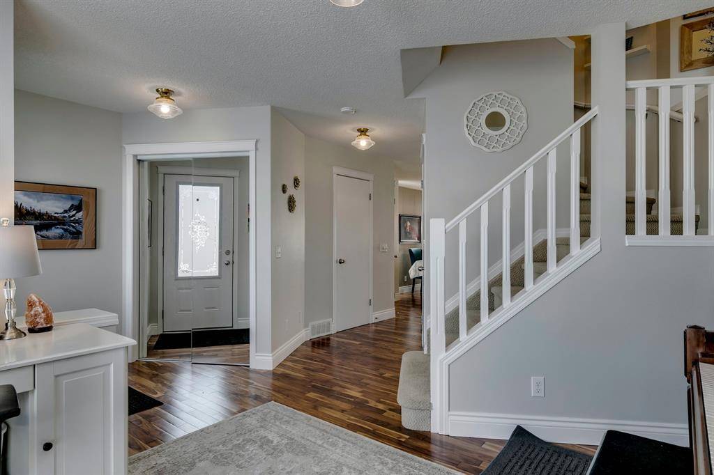 Calgary, AB T2Z 4P6,432 Prestwick CIR SE