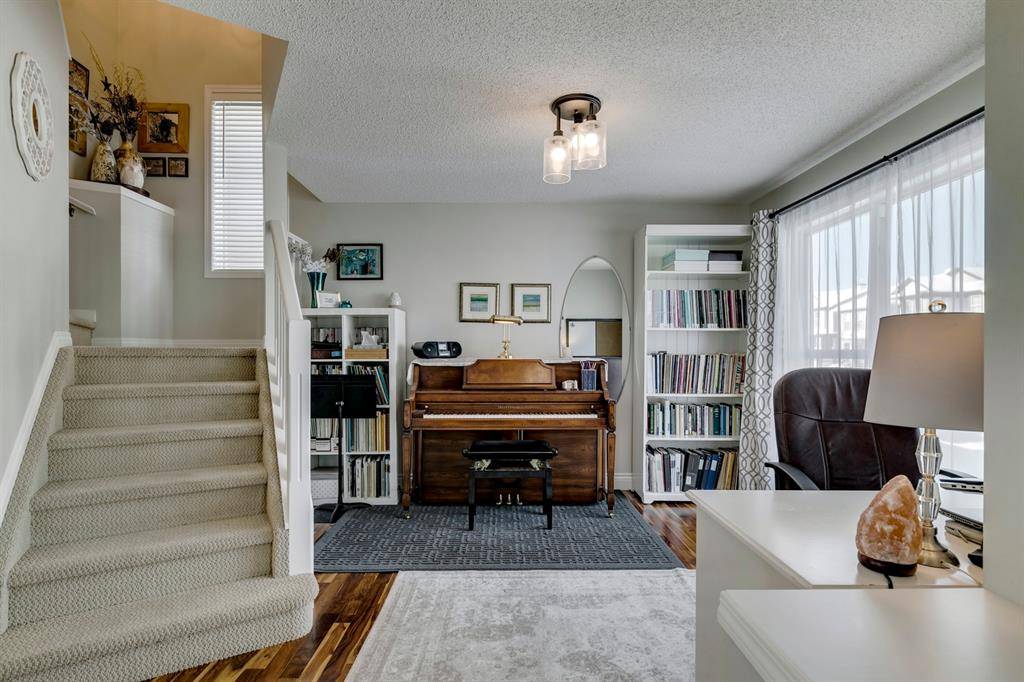 Calgary, AB T2Z 4P6,432 Prestwick CIR SE